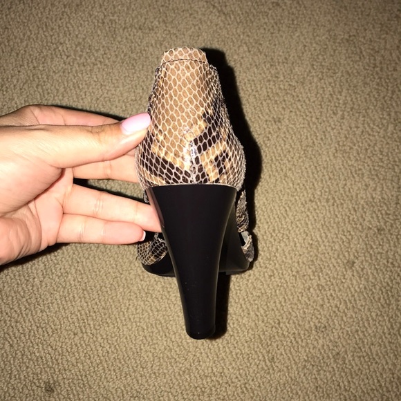Michael Kors snakeskin heels - Picture 6 of 7